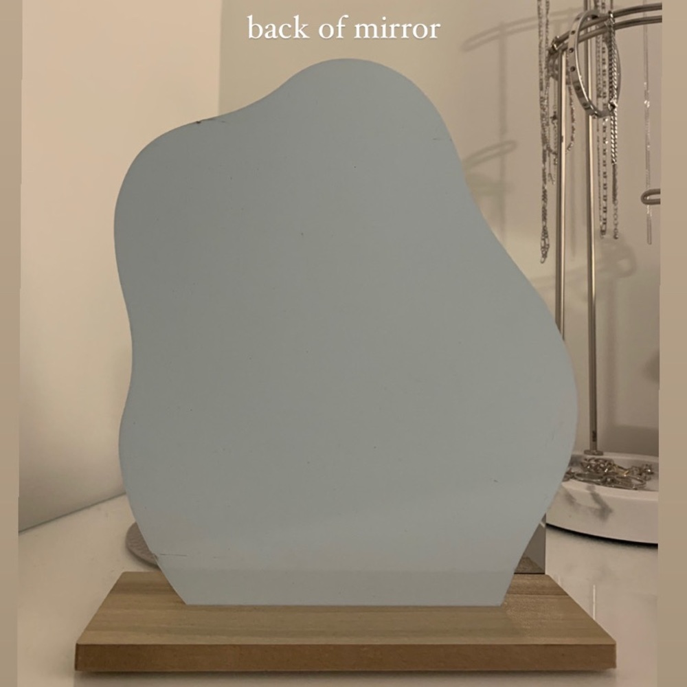 NEW! Irregular/curvy vanity makeup mirror - Picture 10 of 10